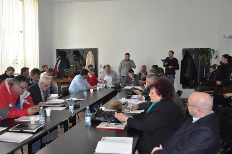 Dezbateri aprinse şi discuţii contradictorii în şedinţa de Consiliu Local