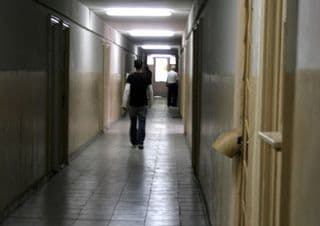 A vrut să se sinucidă din cauza unor colegi agresivi VIDEO