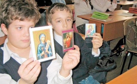 Ce vor face copiii la clasa pregătitoare: „exerciţii de învăţare a închinării”