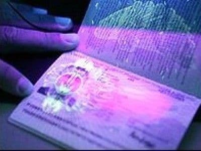 Paşaport fals cumpărat cu 1000 de euro
