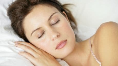 Dr. Oz: 4 soluţii simple ca să dormi bine şi să te trezeşti plin de energie
