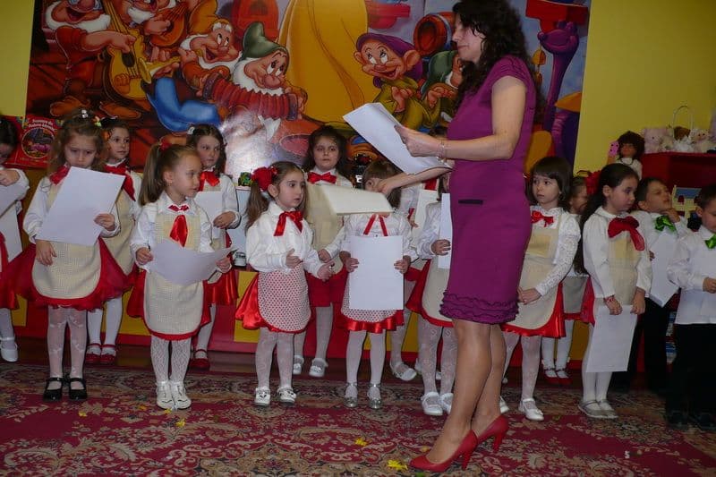 Flori și recunoștință pentru mama: Gradinita nr.4 Dorohoi