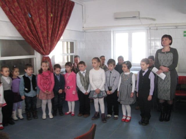 Grădiniţa Nr.6 Dorohoi alături de bătrânii de la Centrul de Îngrijire şi Asistenţă Socială Dorohoi
