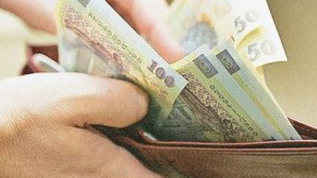 Funcționarii vor trebui să returneze suplimentele salariale