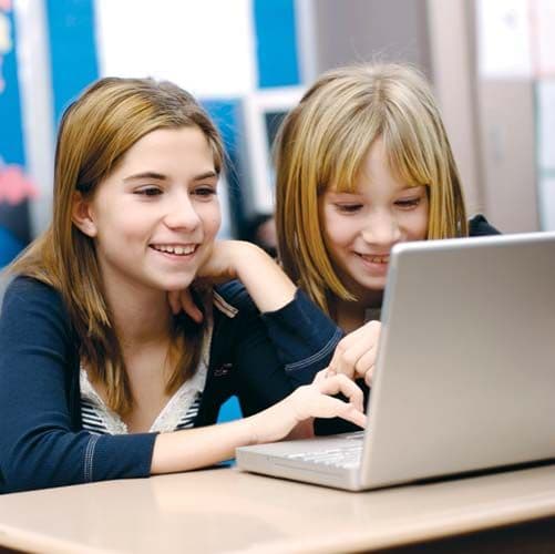 Care ar trebui să fie vârsta minimă pentru a accesa Facebook?