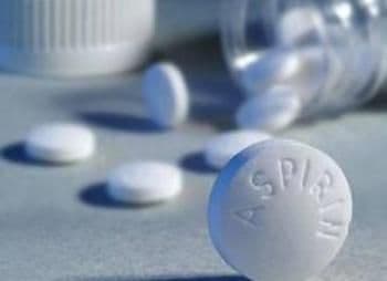 O aspirină pe zi ţine atacurile de cord departe şi scade riscul apariţiei cancerului