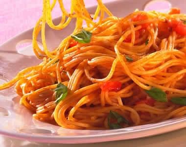 Paste cu sos de roșii și carne de vită