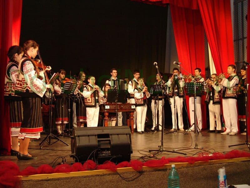 Concurs Judeţean de Folclor la Sala Teatrului Dorohoi