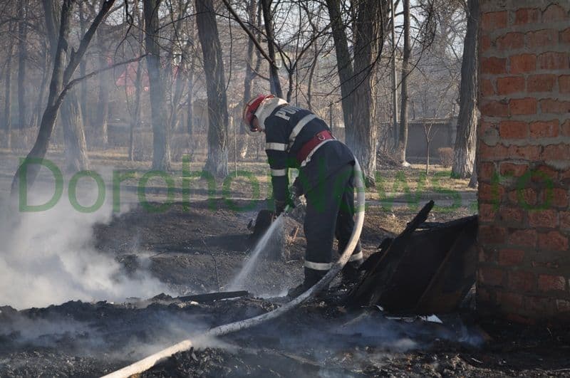 Zi de foc pentru pompierii dorohoieni: Incendiu în „Grădina de vară” şi la Pădureni