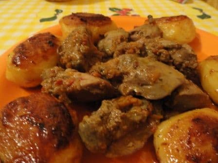Ficăţei de pui cu usturoi la ceaun