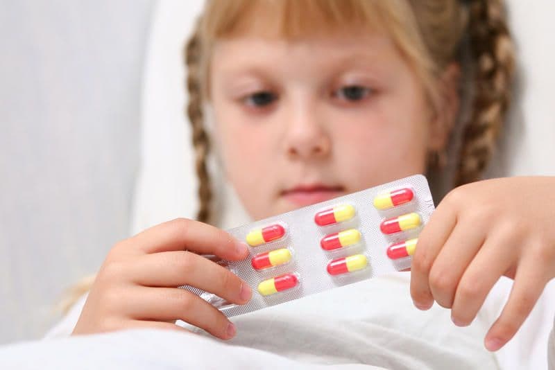 Medicamentele nu sunt bomboane Ce rişti dacă îi dai copilului tău pastile, fără să mergi la medic