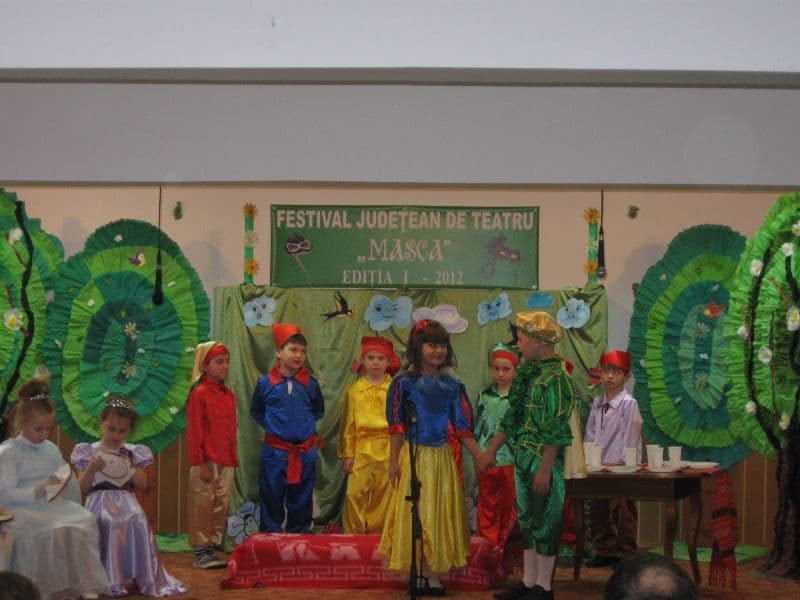 Concurs preşcolar de teatru: Copilărie pe scenă