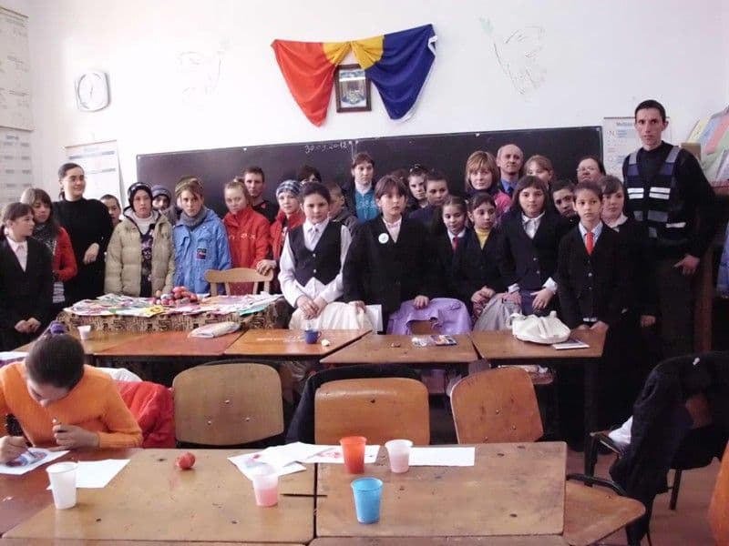 Parteneriat educaţional Suntem elevi, suntem prieteni