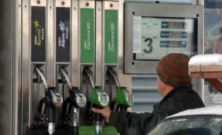 Benzina s-a scumpit din nou. Află cât vei fi nevoit să plăteşti pentru un litru