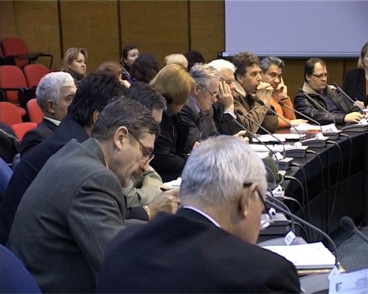 Instanţa a amânat procesul privind împărţirea banilor către primării
