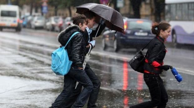 Vremea de Paște. AVERSE cu TUNETE şi FULGERE