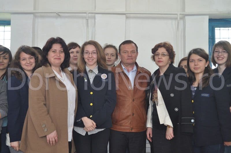Colegiul Naţional „Grigore Ghica” Dorohoi [VIDEO/FOTO]: Inaugurarea şi sfinţirea noii săli de sport a corpului de la Brazi