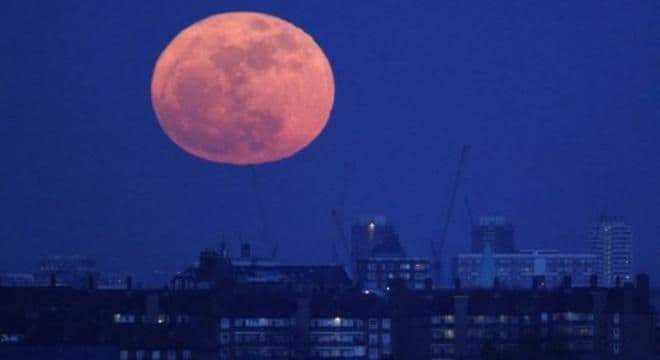 Ce nenorociri ne mai aduce Luna gigantică
