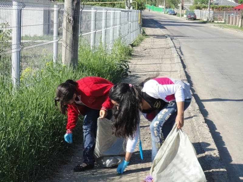Activitate de ecologizare a Școlii „Ștefan cel Mare” nr.2 Dorohoi