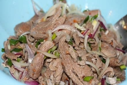 Salată de carne cu ceapă