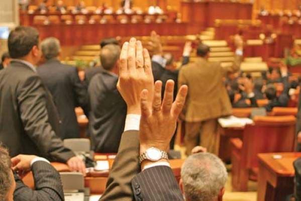 Legea votului uninominal pur a fost adoptată. Pragul electoral, eliminat