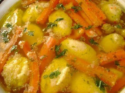 Supă de găină cu găluște