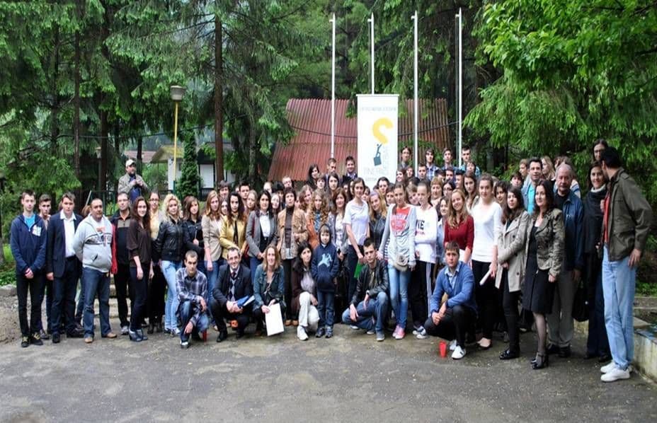 Dezbateri cu succes a elevilor de la CN Grigore Ghica, la concursul „Tinerii dezbat”