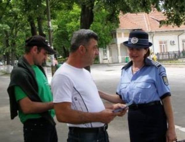Poliţiştii dorohoieni au desfăşurat o activitate de informare a cetatenilor