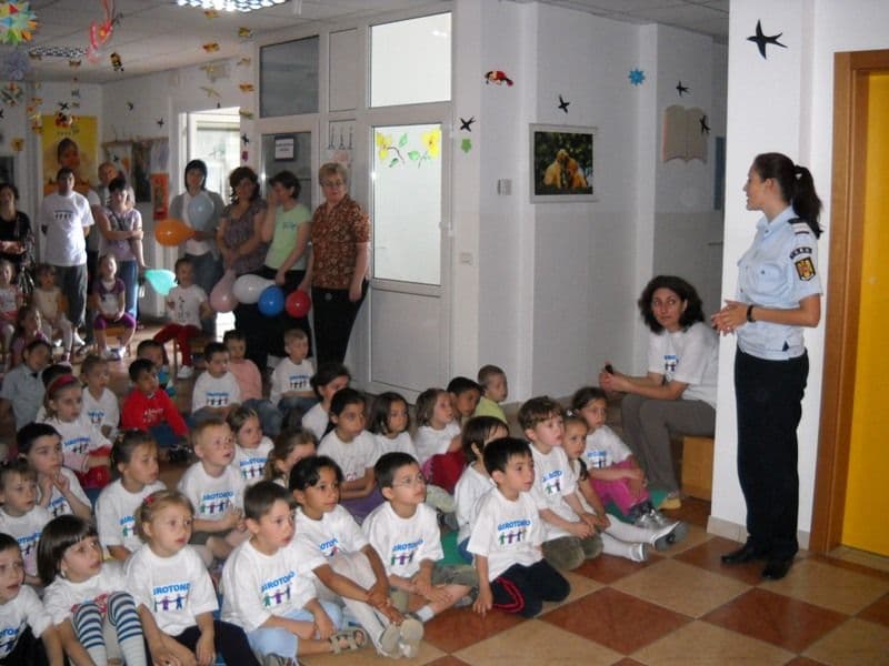 Pompierii, prietenii copiilor !