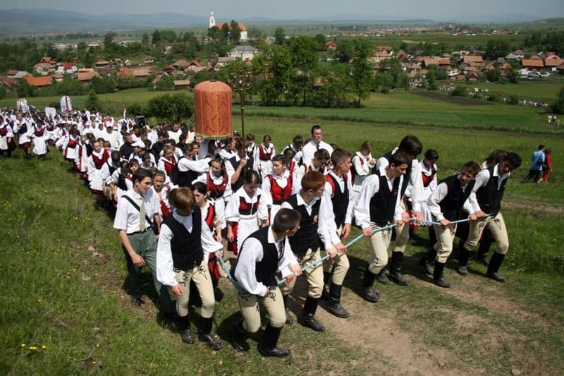 Tradiţii de Rusalii. Ce puteţi păţi dacă nu respectaţi această sărbătoare