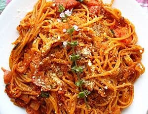 Spaghete cu sos bolognez