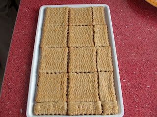 Prăjitură din biscuiți cu cremă caramel