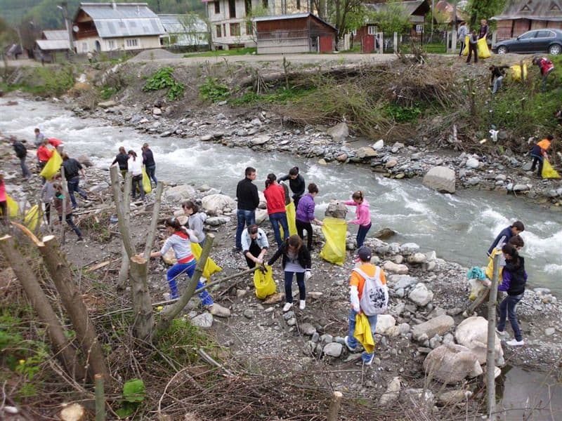 Acţiune de ecologizare la Şcoala cu clasele I-VIII, Nr. 1 Suharău
