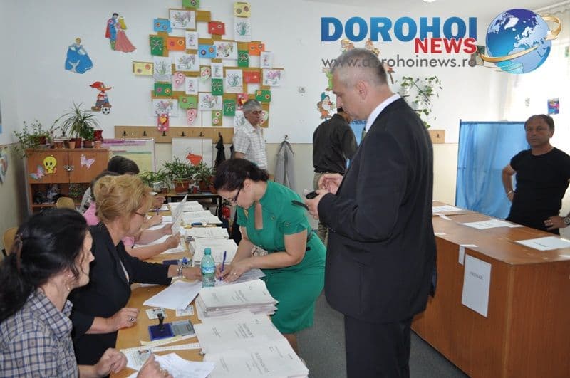 Valerian Andrieș a votat împreună cu soţia, la Școala nr.2
