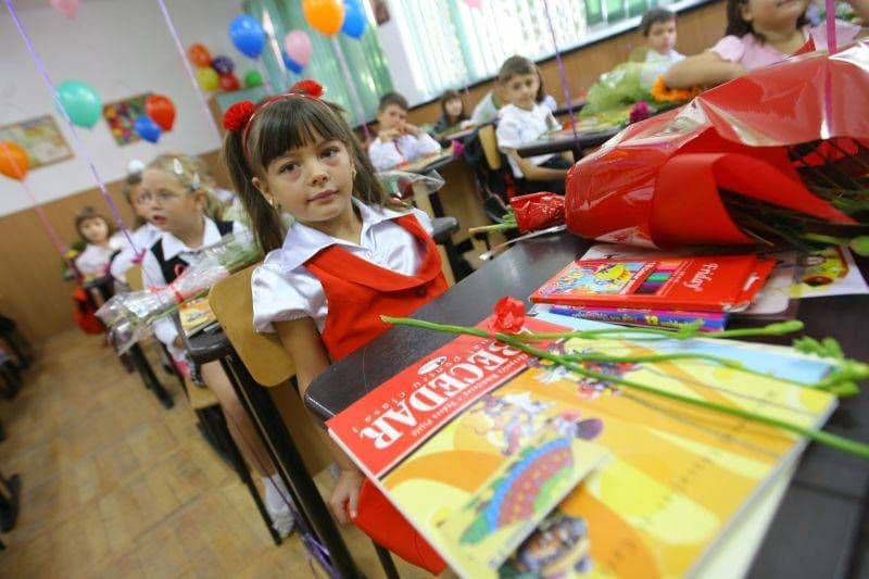 Din anul şcolar viitor, elevii vor avea manuale noi