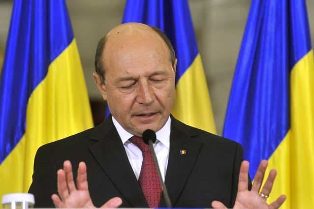 Băsescu: Dacă se acceptă modificarea Constituţiei, demisionez cu o lună înainte de legislative