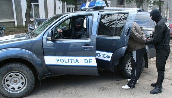 Opt luni de închisoare pentru liderul unei rețele de traficanți de ţigări