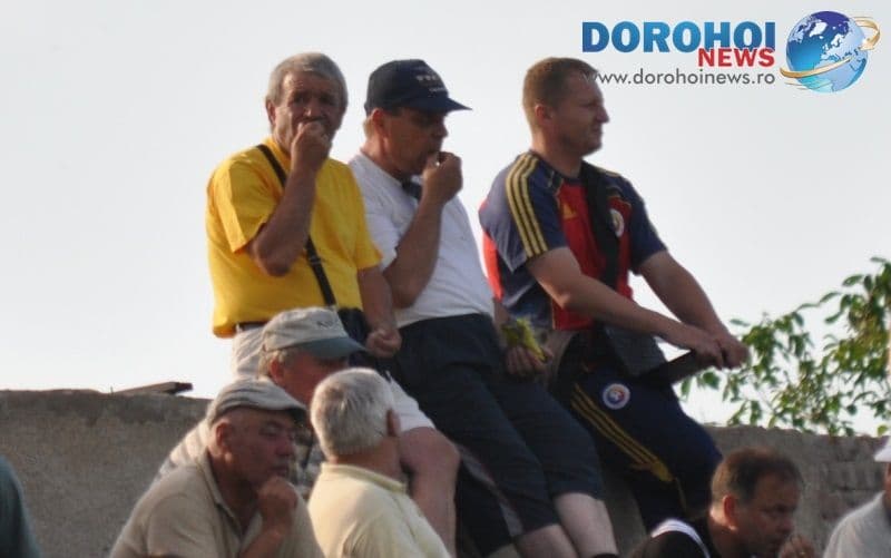 Vespazian Colban şi Victor Bordeanu prezenţi în tribună la barajul dintre FC Microbuzul şi Ştiinţa Miroslava