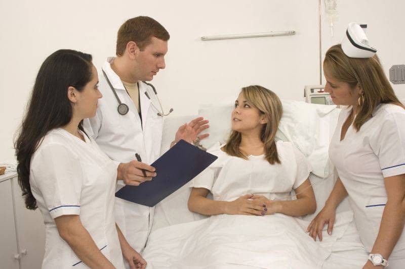Noua lege a sănătății: Vom plăti din buzunar serviciile medicale ieftine, medicii nu vor mai fi bugetari