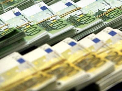 A utilizat aparate electronice cu softuri pirat şi a creat un prejudiciu de 100.000 de euro