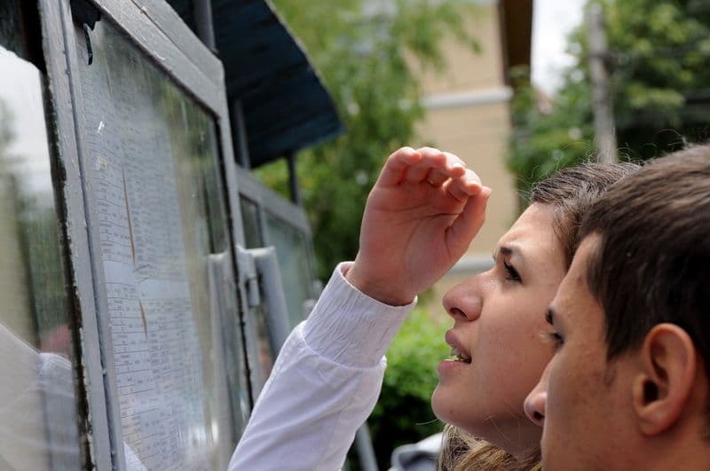 Elevii dorohoieni care au depus contestaţie la Evaluarea Naţională află astăzi nota finală