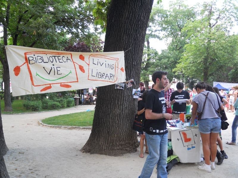 Biblioteca Vie – acţiune organizată de ART Fusion în cadrul evenimentului „Grădina cu Artiști”