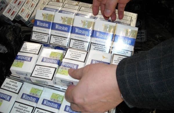 Peste 1.900 de pachete de ţigări de contrabandă confiscate de polițiști