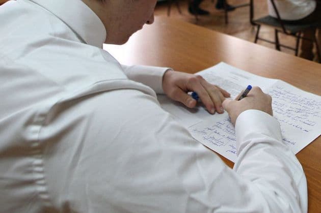 Un elev care susținea bacalaureatul la Grupul Şcolar „Regina Maria” Dorohoi a fost dat afară din examen
