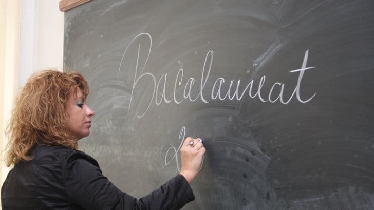 Profesorii sunt mai praf decât elevii la BAC - Uite ce hal de afiş au lipit pe uşi într-un liceu din Gorj