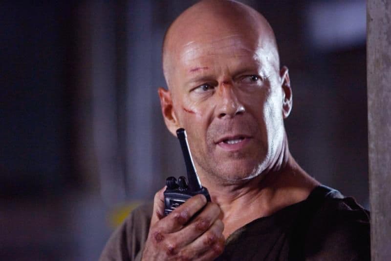 Bruce Willis, la un pas să moară într-o explozie