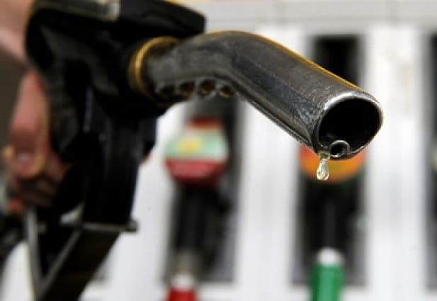 După trei luni de ieftiniri, benzina şi motorina s-au scumpit