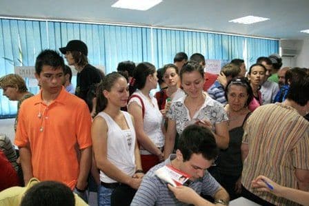 AJOFM: Noi locuri de muncă pentru şofer, lucrător bucătărie şi salubrizare