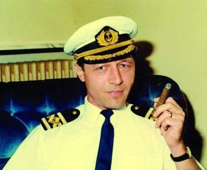 Traian Băsescu trebuie să își refacă brevetul de comandant