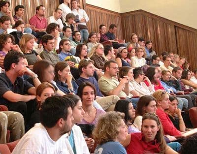 Admitere facultate 2012: Vezi locurile disponibile şi care este taxa de înscriere!